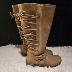 Girls Kimberly Taupe Size 3 M in USED GOOD CONDITION